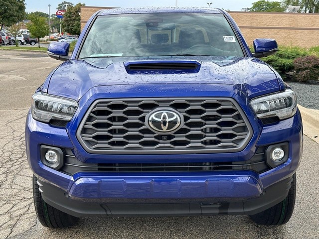 Used 2022 Toyota Tacoma TRD Sport with VIN 3TMDZ5BN3NM127097 for sale in Milwaukee, WI