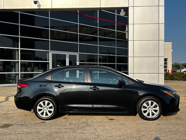 Used 2022 Toyota Corolla LE with VIN 5YFEPMAE0NP280664 for sale in Milwaukee, WI