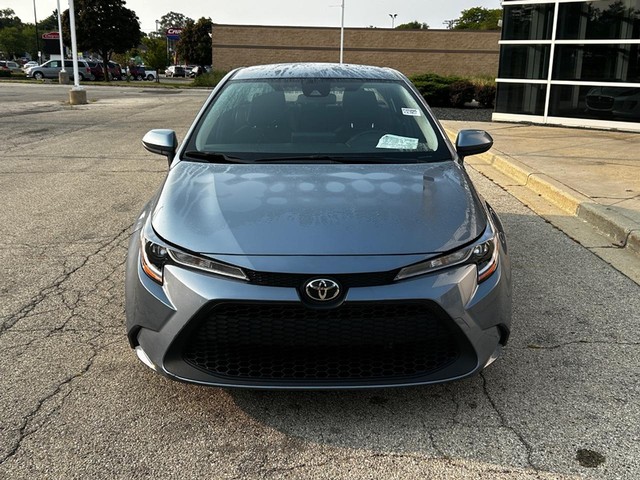 Used 2022 Toyota Corolla LE with VIN JTDEPMAE4NJ220942 for sale in Milwaukee, WI