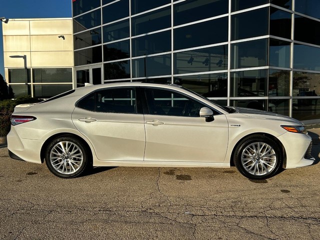 Used 2018 Toyota Camry XLE Hybrid with VIN 4T1B21HK4JU003665 for sale in Milwaukee, WI