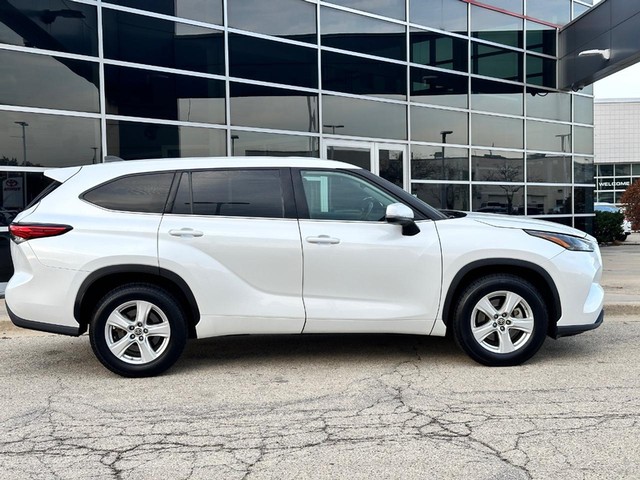 Used 2022 Toyota Highlander LE with VIN 5TDZZRAH3NS117727 for sale in Milwaukee, WI