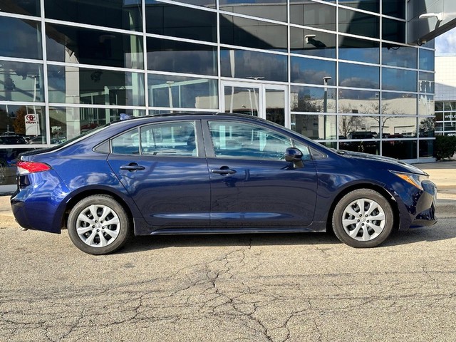 Used 2022 Toyota Corolla LE with VIN 5YFEPMAE5NP297752 for sale in Milwaukee, WI