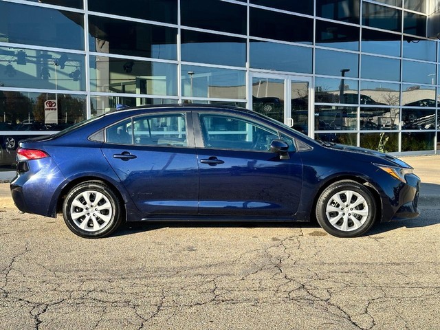 Used 2022 Toyota Corolla LE with VIN 5YFEPMAE5NP332080 for sale in Milwaukee, WI