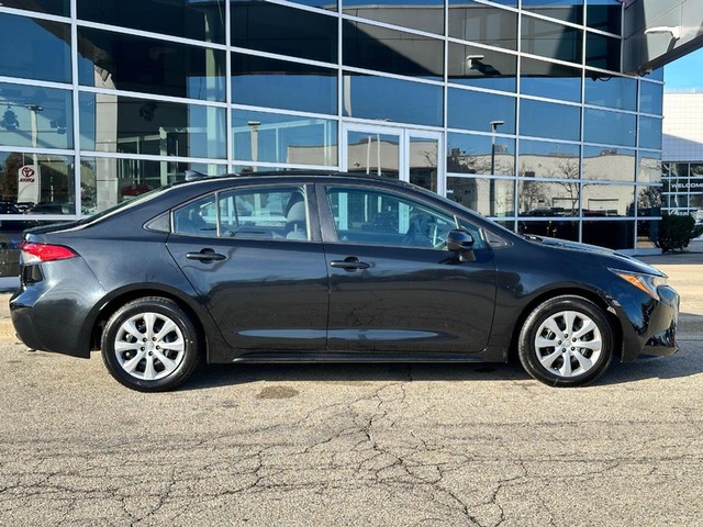 Used 2021 Toyota Corolla LE with VIN 5YFEPMAE8MP257180 for sale in Milwaukee, WI