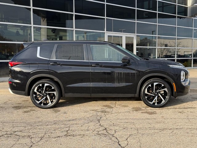 Used 2022 Mitsubishi Outlander SE with VIN JA4J4UA83NZ065930 for sale in Milwaukee, WI