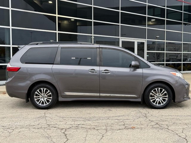 Used 2020 Toyota Sienna XLE with VIN 5TDYZ3DC2LS045926 for sale in Milwaukee, WI