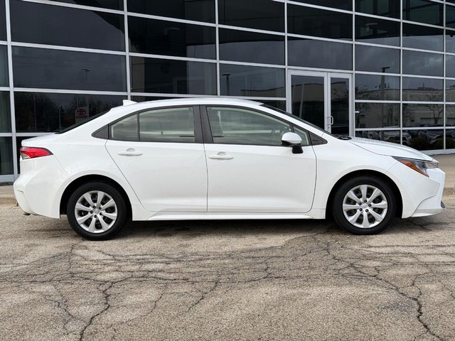 Used 2021 Toyota Corolla LE with VIN JTDEPMAE1MJ132493 for sale in Milwaukee, WI