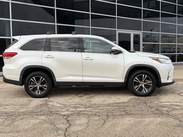 Used 2019 Toyota Highlander LE with VIN 5TDZARFH6KS060967 for sale in Milwaukee, WI