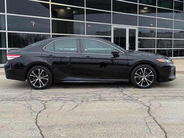 Used 2020 Toyota Camry SE with VIN 4T1G11AKXLU504243 for sale in Milwaukee, WI