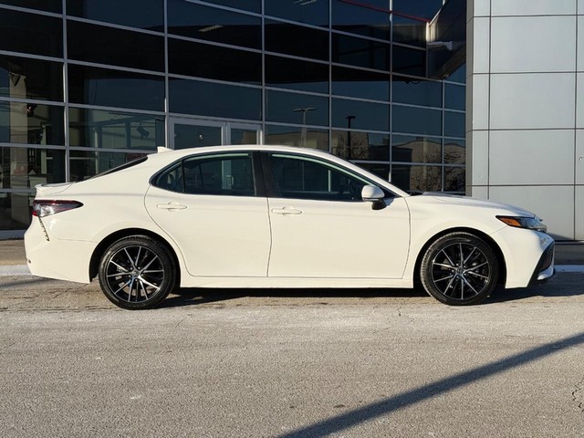 Used 2022 Toyota Camry SE with VIN 4T1G11AK4NU665156 for sale in Milwaukee, WI