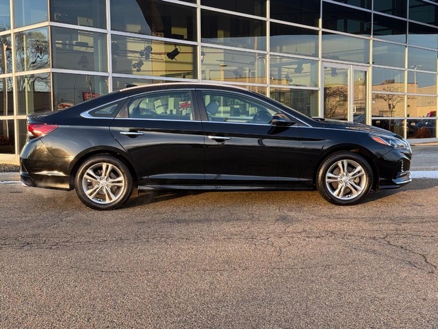 Used 2018 Hyundai Sonata SEL with VIN 5NPE34AF5JH633945 for sale in Milwaukee, WI