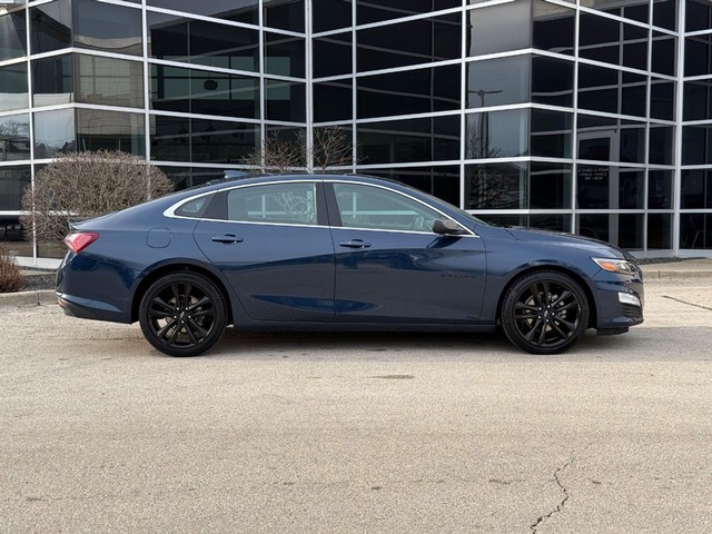 Used 2021 Chevrolet Malibu 1LT with VIN 1G1ZD5ST8MF055937 for sale in Milwaukee, WI