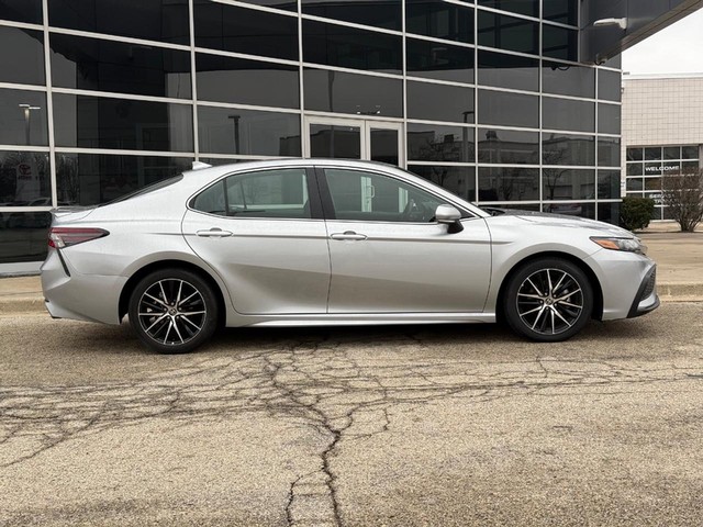 Used 2023 Toyota Camry SE with VIN 4T1G11BK5PU098151 for sale in Milwaukee, WI