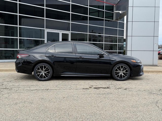 Used 2021 Toyota Camry SE with VIN 4T1G31AK1MU556565 for sale in Milwaukee, WI
