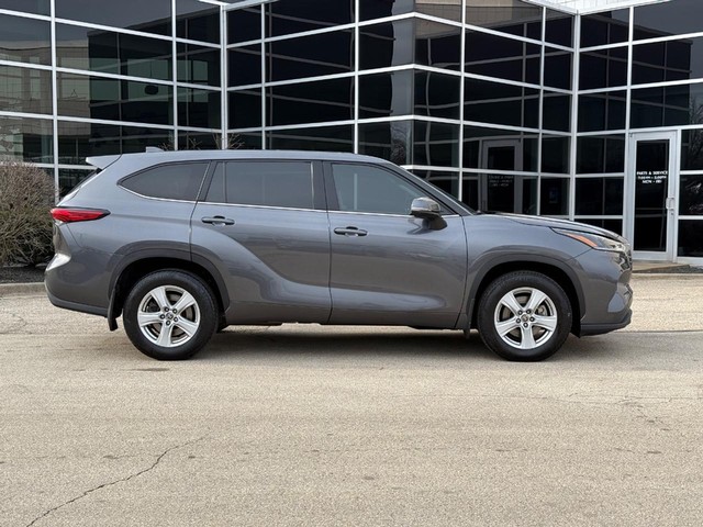 Used 2021 Toyota Highlander L with VIN 5TDCZRBHXMS127254 for sale in Milwaukee, WI