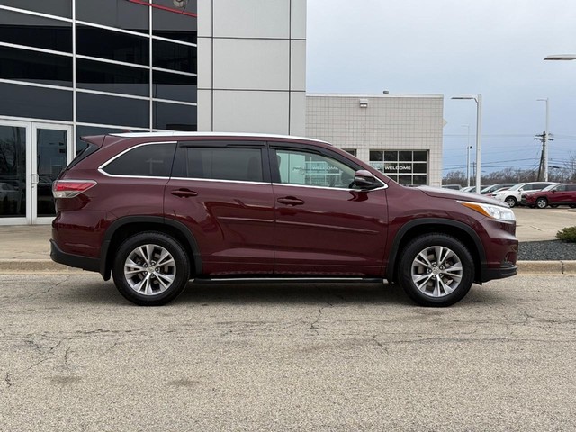 Used 2015 Toyota Highlander LE Plus with VIN 5TDBKRFH7FS163092 for sale in Milwaukee, WI