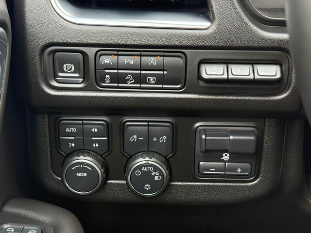 Chevrolet Tahoe Vehicle Full-screen Gallery Image 30