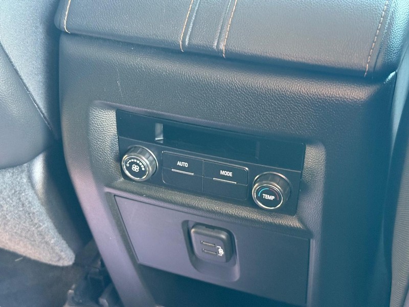 Chevrolet Traverse Vehicle Full-screen Gallery Image 17