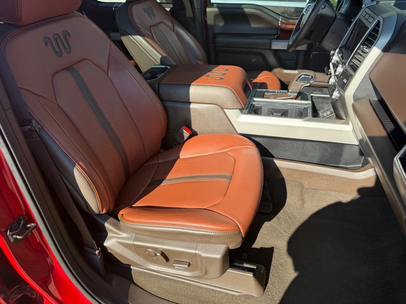 Ford F-150 Vehicle Full-screen Gallery Image 11