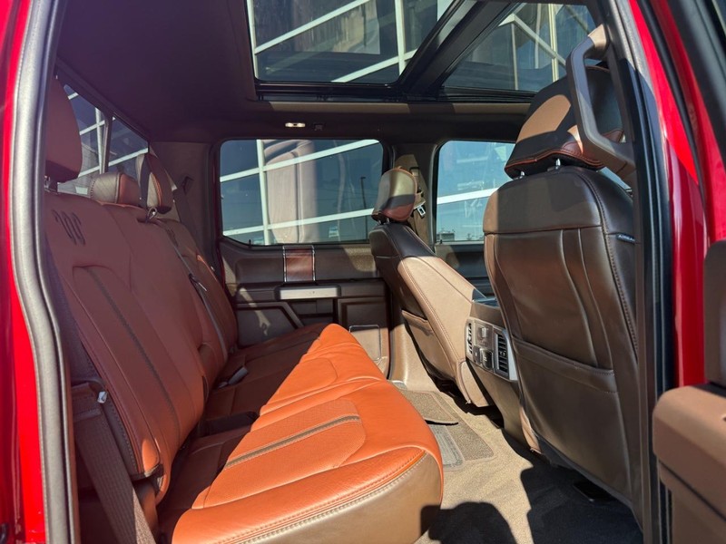 Ford F-150 Vehicle Full-screen Gallery Image 12