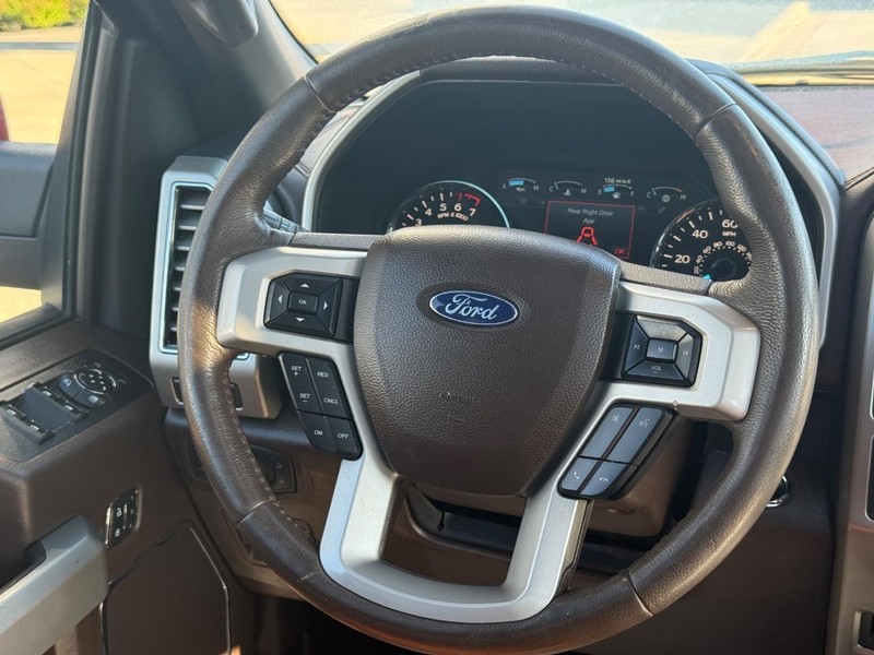 Ford F-150 Vehicle Full-screen Gallery Image 16