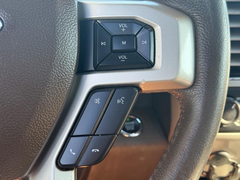 Ford F-150 Vehicle Full-screen Gallery Image 18