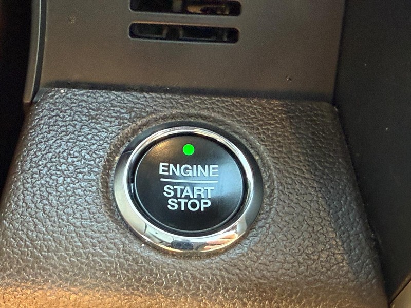 Ford F-150 Vehicle Full-screen Gallery Image 19