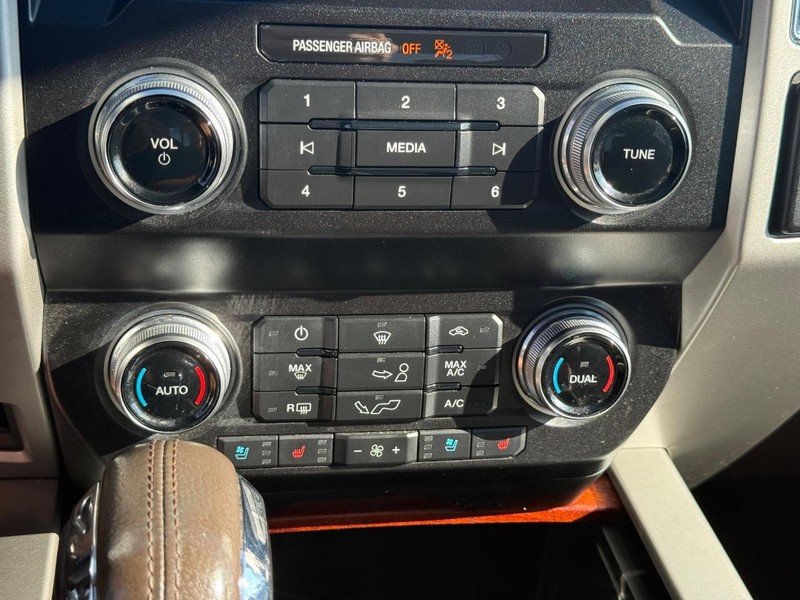 Ford F-150 Vehicle Full-screen Gallery Image 23