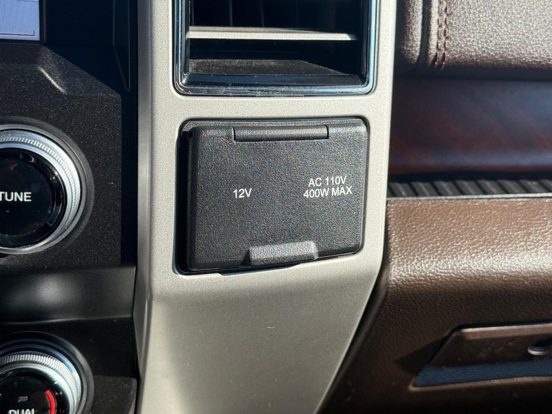 Ford F-150 Vehicle Full-screen Gallery Image 24