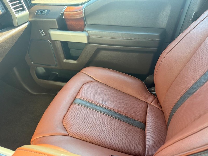 Ford F-150 Vehicle Full-screen Gallery Image 26