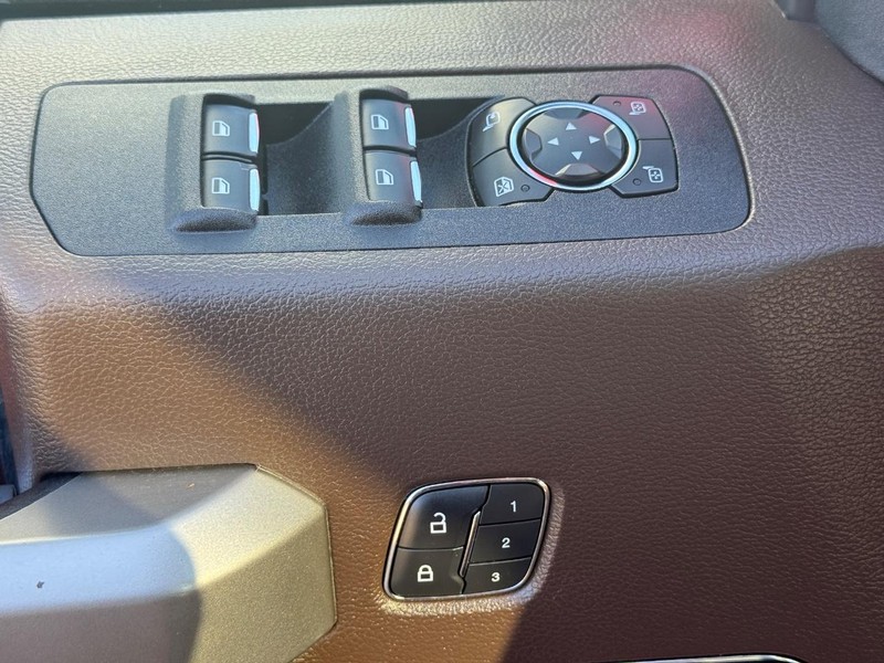 Ford F-150 Vehicle Full-screen Gallery Image 29