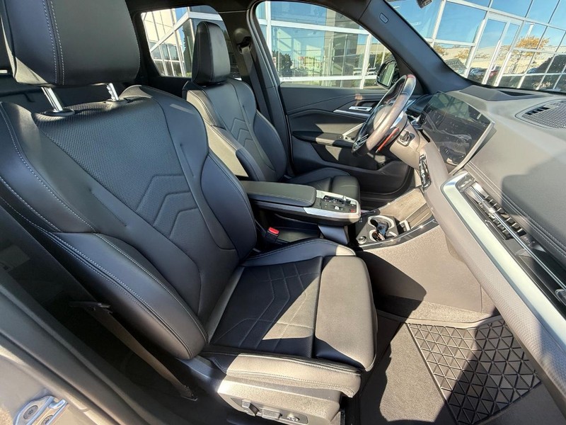 BMW X1 Vehicle Full-screen Gallery Image 09