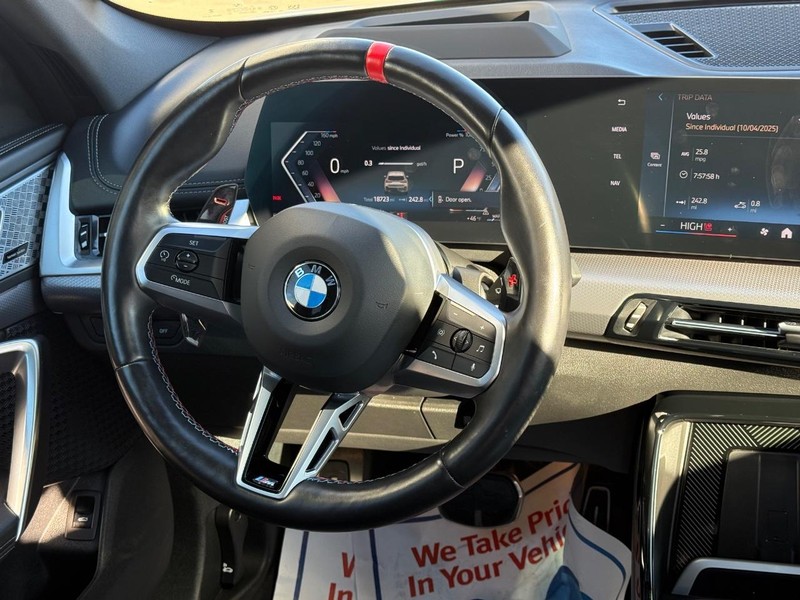 BMW X1 Vehicle Full-screen Gallery Image 11