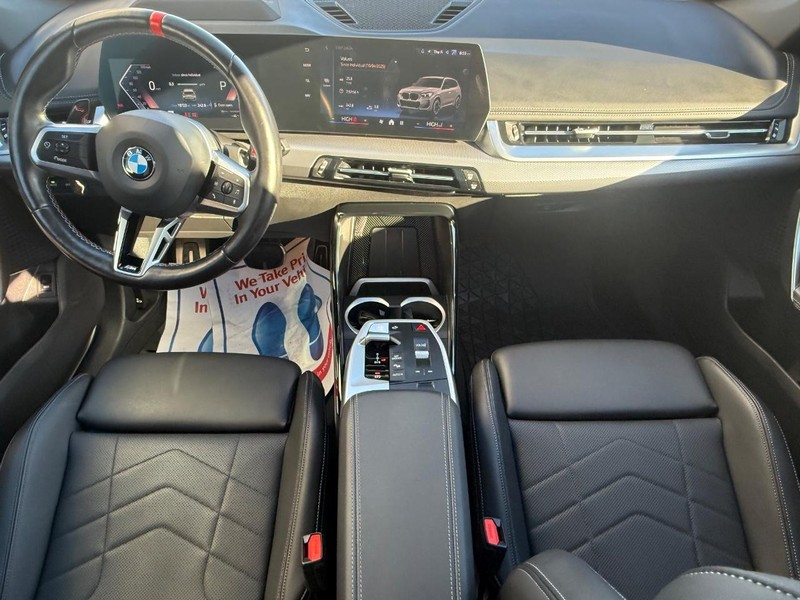 BMW X1 Vehicle Full-screen Gallery Image 12