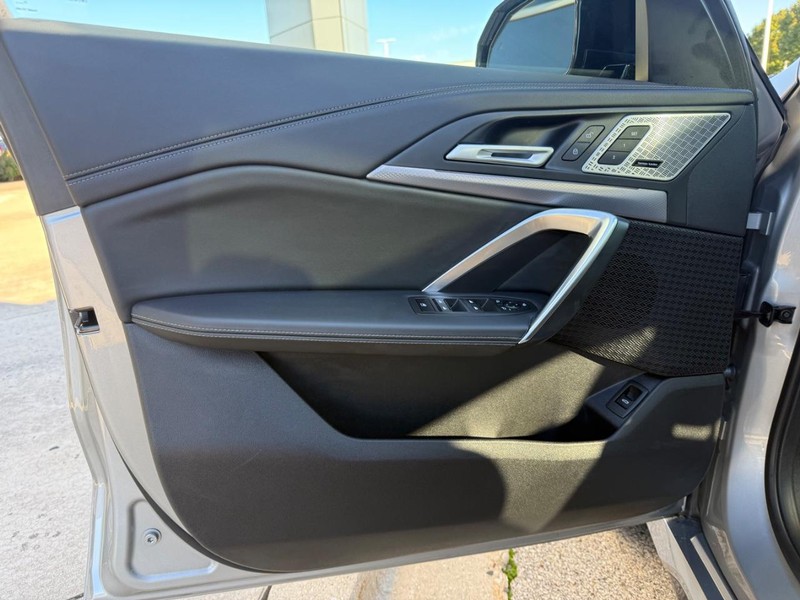 BMW X1 Vehicle Full-screen Gallery Image 17