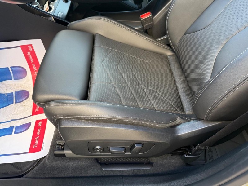 BMW X1 Vehicle Full-screen Gallery Image 19