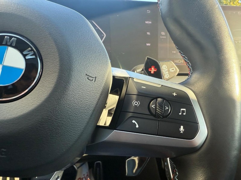 BMW X1 Vehicle Full-screen Gallery Image 20