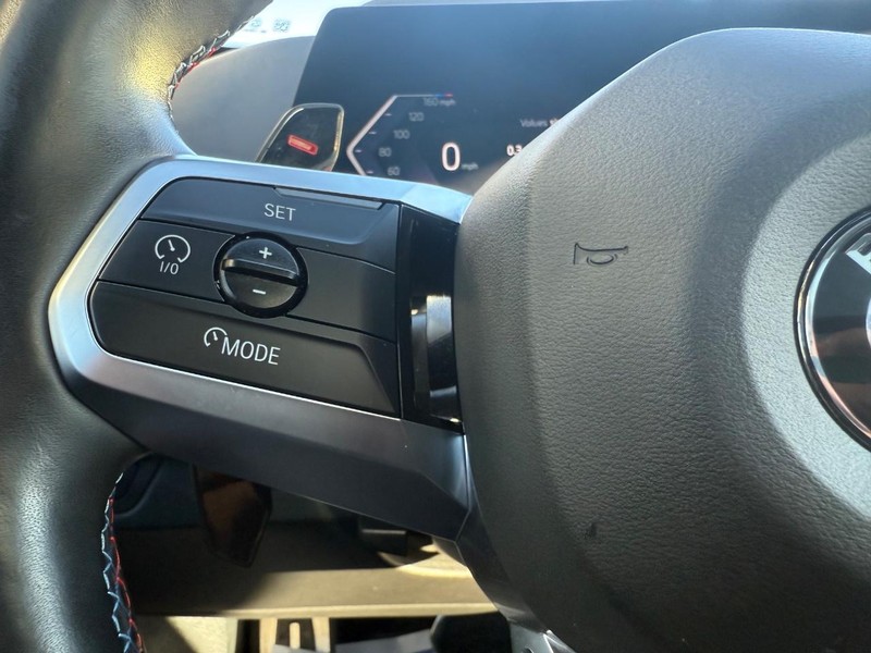 BMW X1 Vehicle Full-screen Gallery Image 21