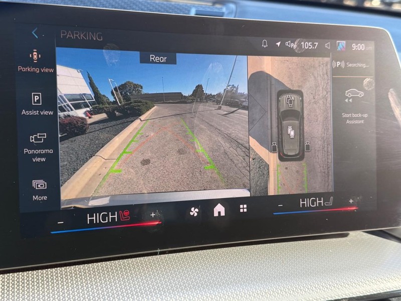 BMW X1 Vehicle Full-screen Gallery Image 22