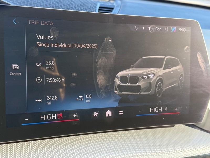 BMW X1 Vehicle Full-screen Gallery Image 23