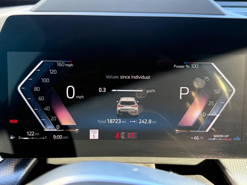 BMW X1 Vehicle Full-screen Gallery Image 24