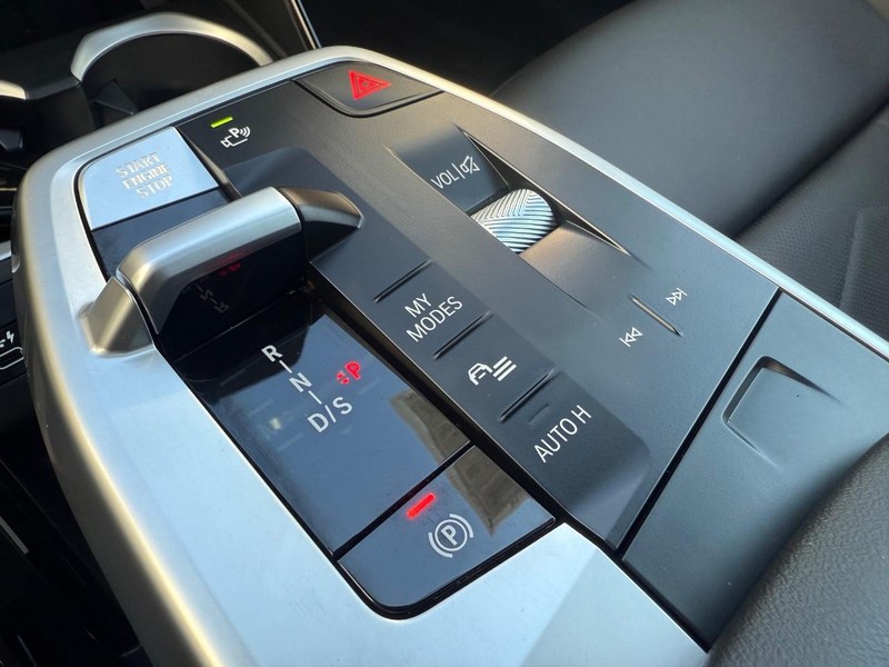 BMW X1 Vehicle Full-screen Gallery Image 25