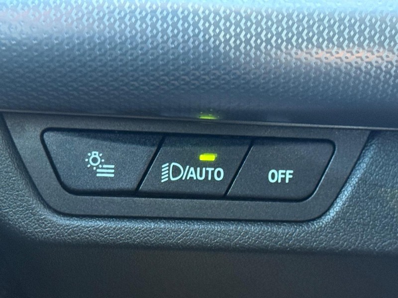 BMW X1 Vehicle Full-screen Gallery Image 29