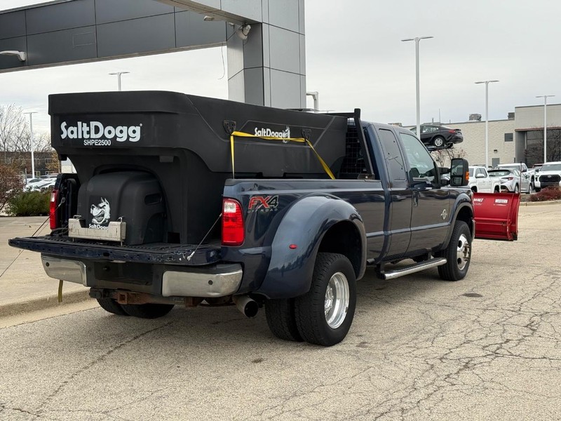 Ford Super Duty F-350 DRW Vehicle Full-screen Gallery Image 03