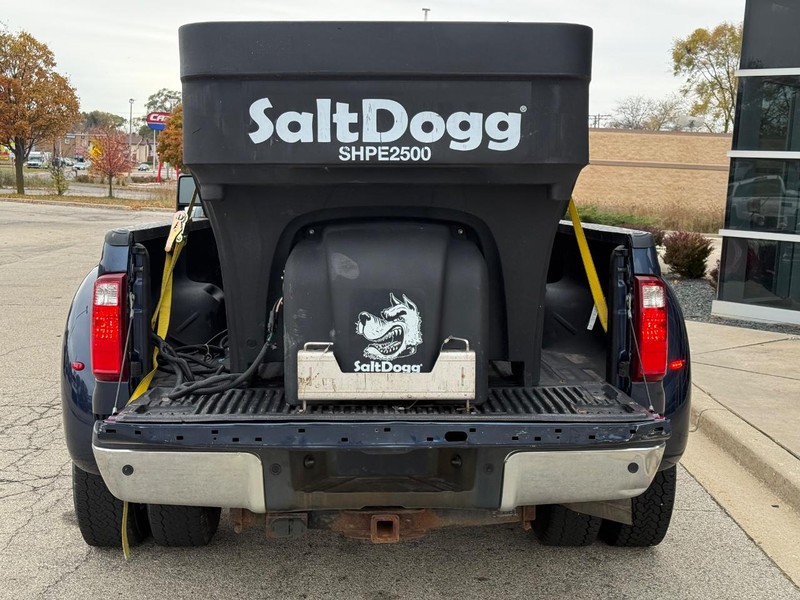 Ford Super Duty F-350 DRW Vehicle Full-screen Gallery Image 04