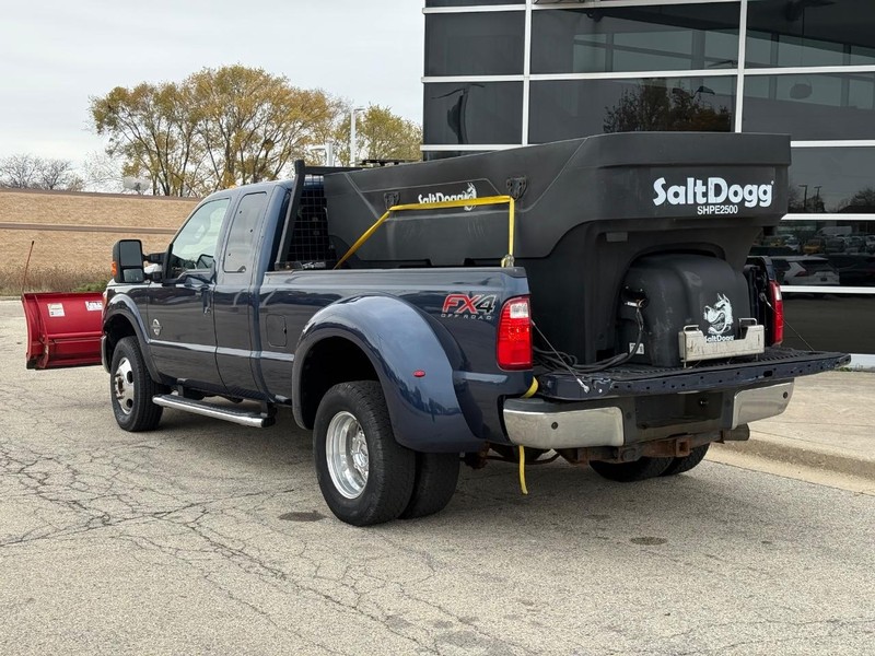 Ford Super Duty F-350 DRW Vehicle Full-screen Gallery Image 05