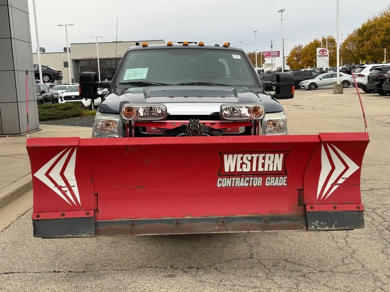 Ford Super Duty F-350 DRW Vehicle Full-screen Gallery Image 08