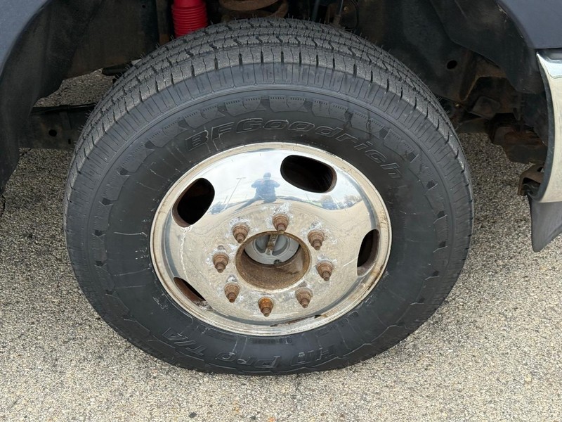 Ford Super Duty F-350 DRW Vehicle Full-screen Gallery Image 11