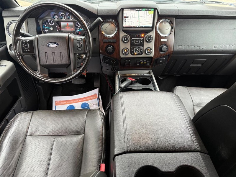 Ford Super Duty F-350 DRW Vehicle Full-screen Gallery Image 14