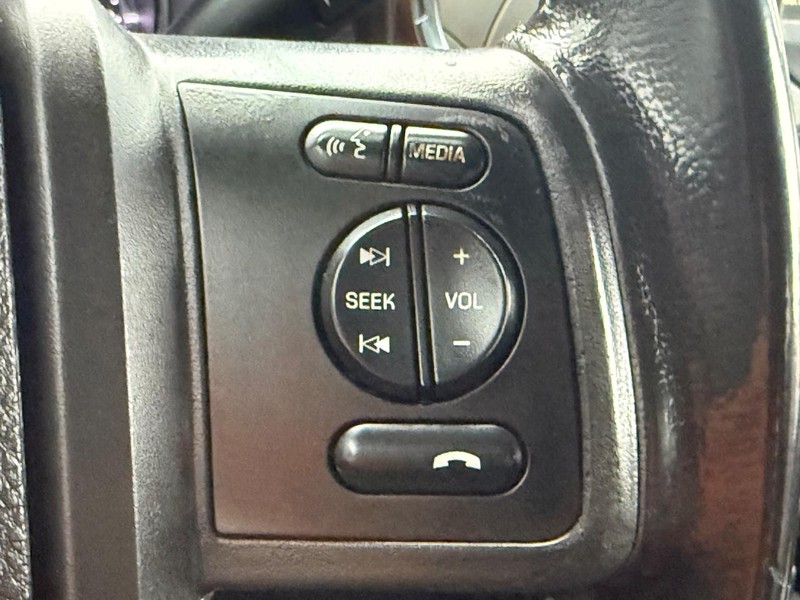 Ford Super Duty F-350 DRW Vehicle Full-screen Gallery Image 17